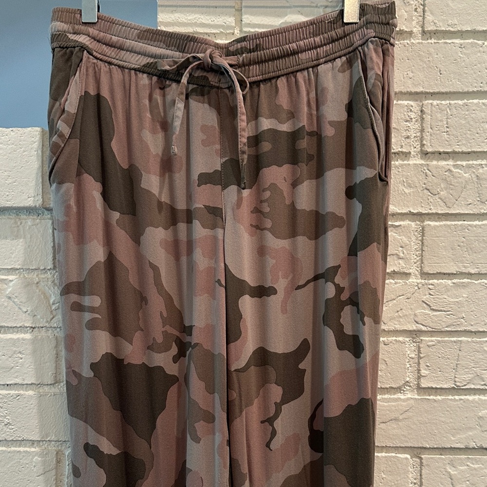 New York & Company Camouflage Print Pants - Picture 5 of 14